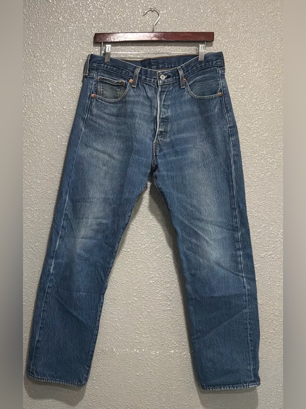 Levi's Men's Faded Blue Relaxed Jeans